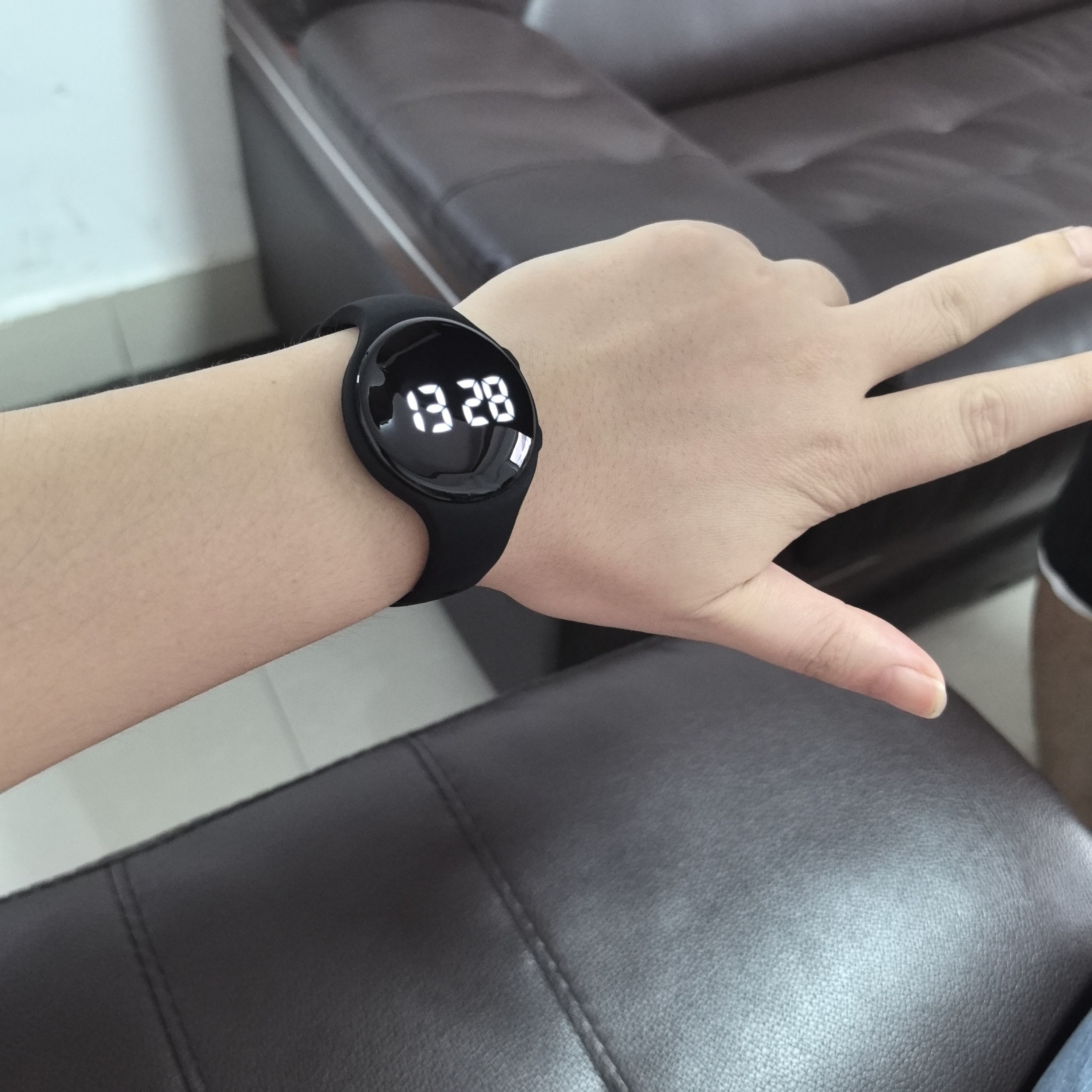 sporty watch with sleep monitoring calorie counter pedometer 50m glow details round pc case silica gel strap unisex sports watch for teens details 1
